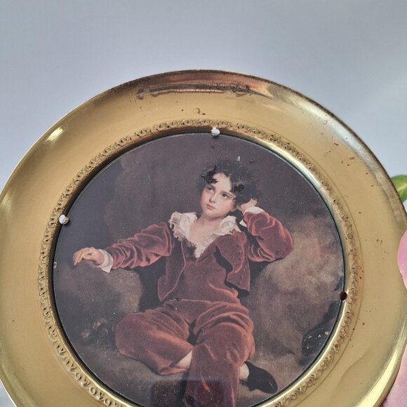 2 Vintage Brass Round Picture frames with Boy and Girl Art - Framed Wall Hanging - Picture 6 of 6